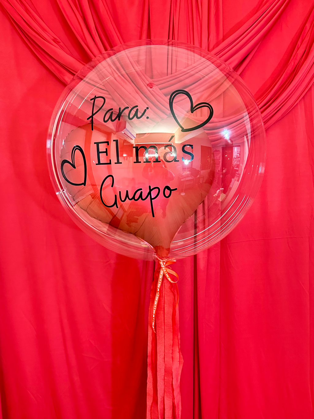 Burbuja mediana con globo metálico